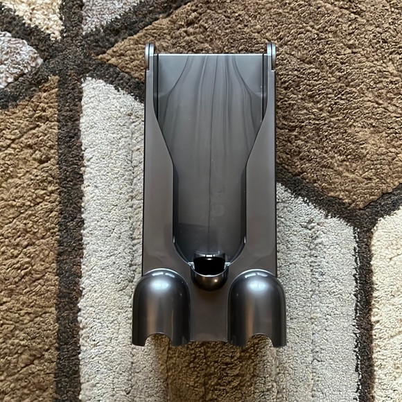 Dyson Wall Mounted Charger - Picture 2 of 8